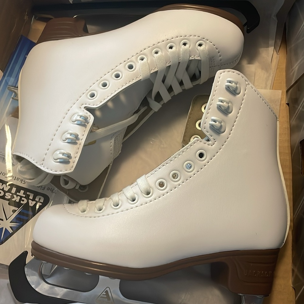 Jackson Ultima Excel Ice Skates. New, never worn. Size 1, 30.5 Euro, 19 JPN